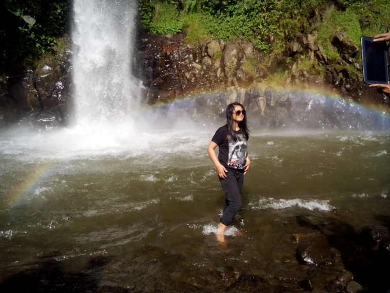 Melihat Pelangi idarii iDekati di iAiri iTerjuni Coban Jahe Melihat Pelangi idarii iDekati di iAiri iTerjuni Coban Jahe