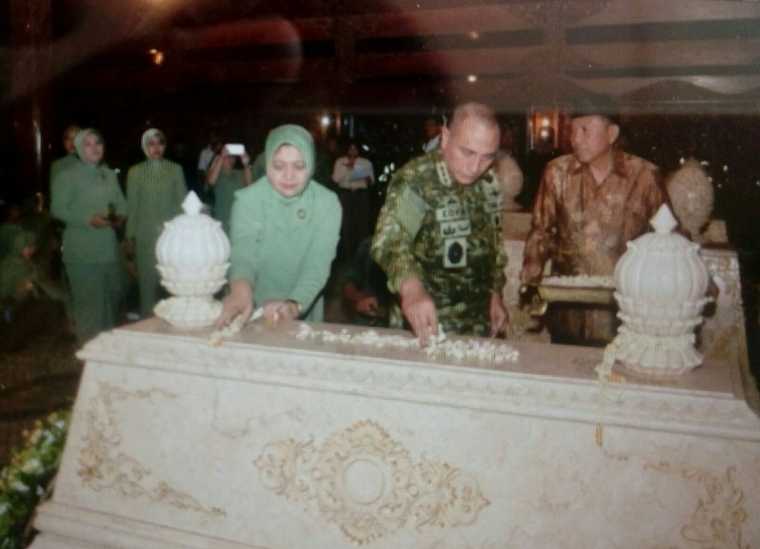Pangkostrad Pimpin Ziarah Ke Makam Almarhum Jenderal Besar Tni Purn H M Soeharto Kompasiana Com