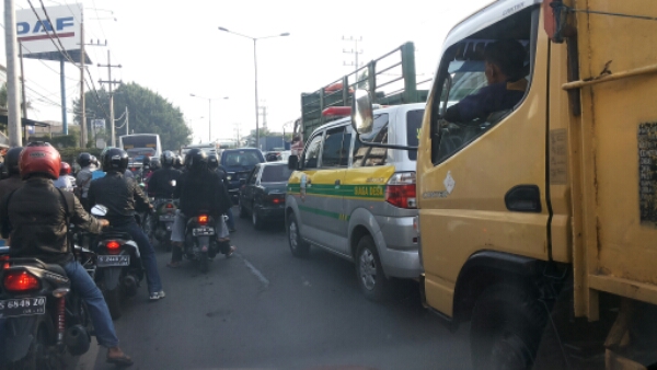 Mobil Ambulans Lewat? Langsung Kasih Jalan Dong!