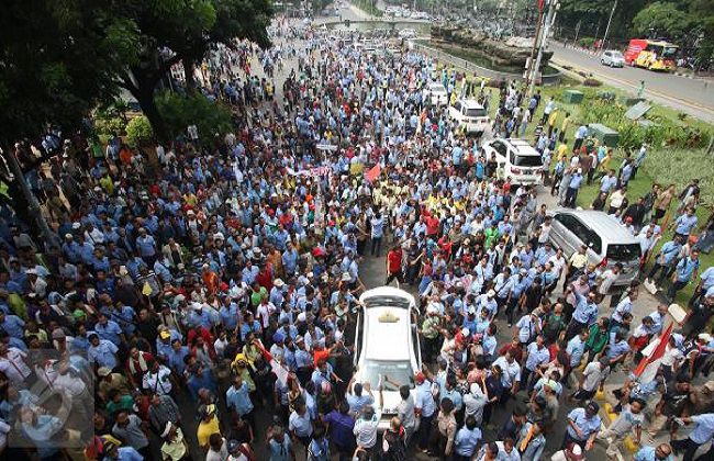 Dibalik Rangkaian Kejadian Demo Taksi Hari Ini Siapakah Dibalik Rangkaian Kejadian Demo Taksi Hari Ini Siapakah