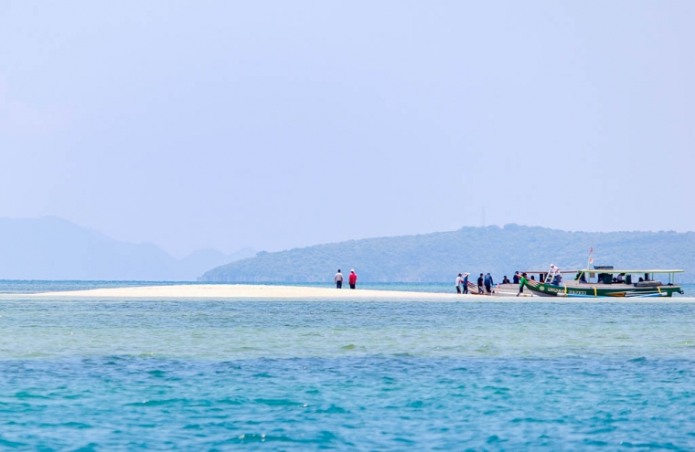 Dinamika Alam Pantai Pink Lombok Timur oleh richjal Dinamika Alam Pantai Pink Lombok Timur oleh richjal