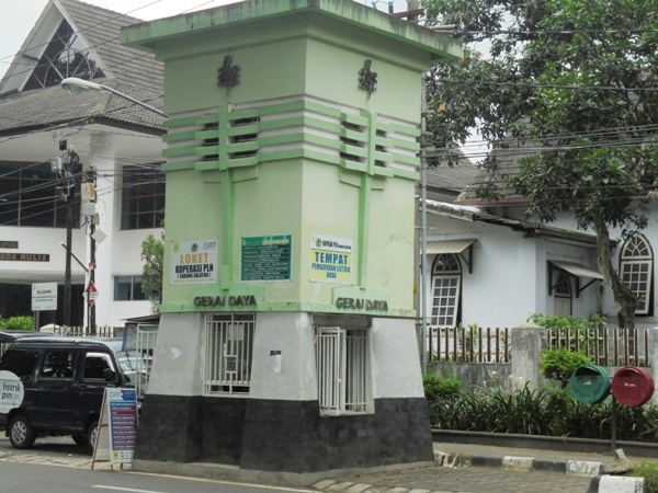 Merawat Gardu Listrik Peninggalan Belanda ala PLN Salatiga Merawat Gardu Listrik Peninggalan Belanda ala PLN Salatiga