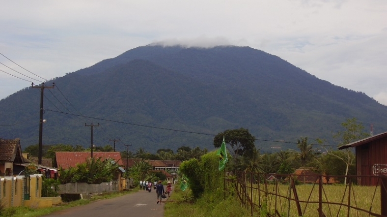 Gunung Karang, Mitos, Sejarah, Kebudayaan dan Kebanggaan Warga Pandeglang