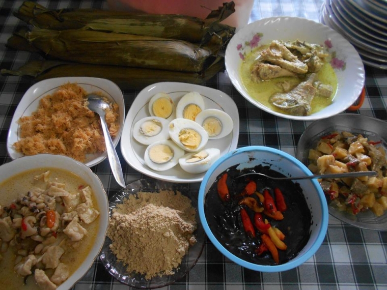 Menu Idul Fitri: Tiada Ketupat Lebaran, Lontong Cap Go Meh  Menu Idul Fitri: Tiada Ketupat Lebaran, Lontong Cap Go Meh