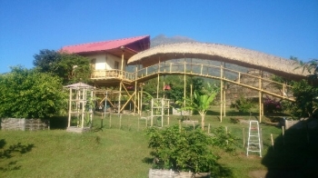 Rumah  Pohon  Di Atas Bukit Di Bawah Gunung Kompasiana Com  Rumah  Pohon  Di Atas Bukit Di Bawah Gunung Kompasiana Com