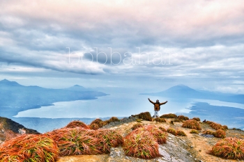 Pemandangan Spektakuler Di Atas Gunung Ile Ape Lembata Pemandangan Spektakuler Di Atas Gunung Ile Ape Lembata