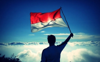 63 Gambar Orang Pegang Bendera Merah Putih Paling Bagus 63 Gambar Orang Pegang Bendera Merah Putih Paling Bagus