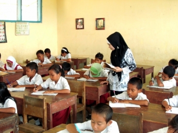 Membandingkan Dua Guru Tak Selalu Sama Apalagi Honornya Membandingkan Dua Guru Tak Selalu Sama Apalagi Honornya