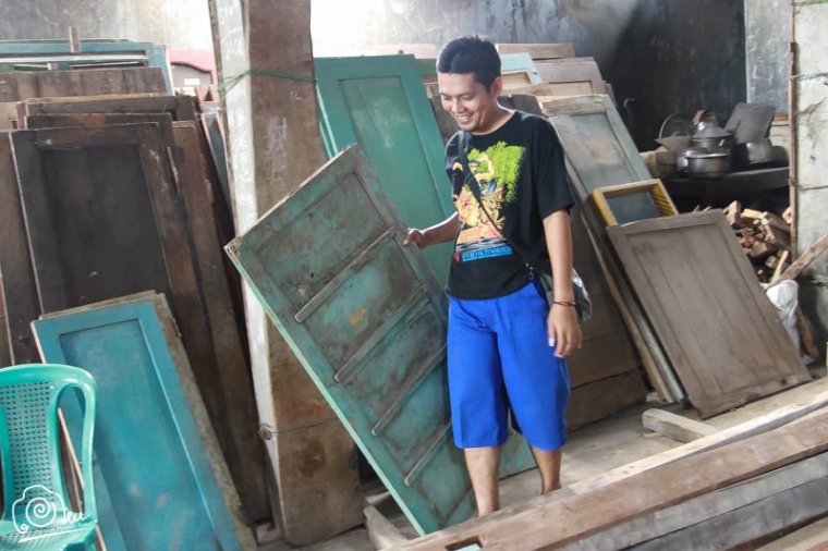 Berburu Kayu Bekas Bongkaran Rumah Kuno Halaman 1 Berburu Kayu Bekas Bongkaran Rumah Kuno Halaman 1