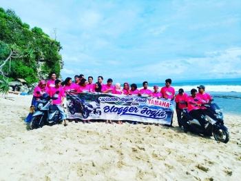 Serunya Wisata Bersama Yamaha Ke Pantai Sepanjang Serunya Wisata Bersama Yamaha Ke Pantai Sepanjang