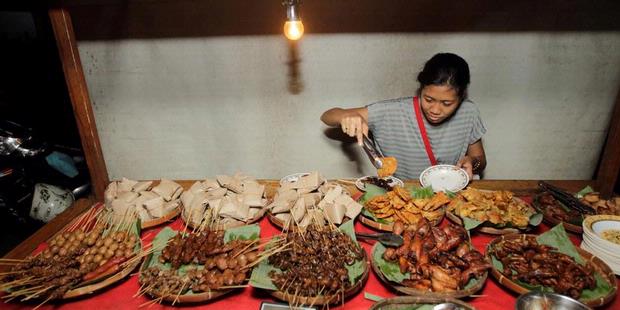 Memberdayakan Bahasa Jawa di Kota Besar Melalui Kuliner 