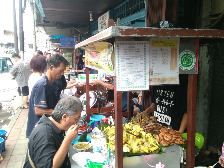 Pesona Wisata Kuliner Jalan Surya Kencana Bogor