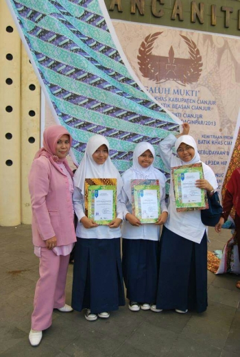 Hasil gambar untuk batik cianjur