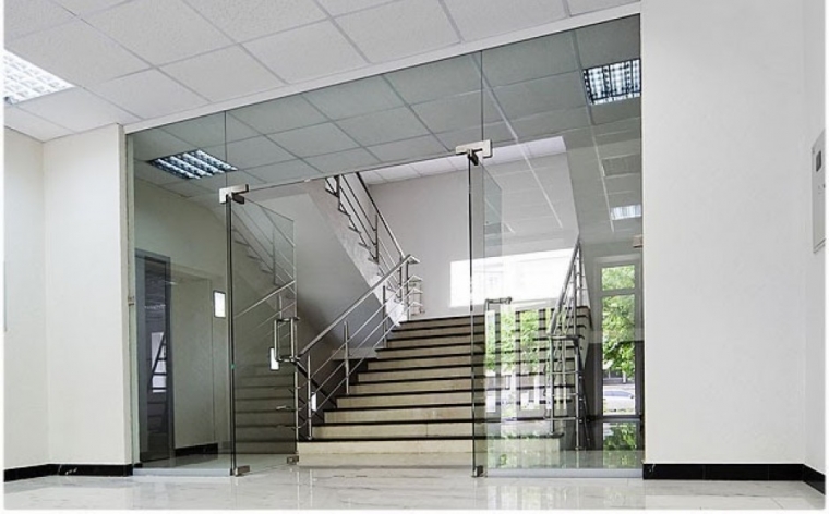 Awas Pintu Kaca Transparan Banyak Memakan Korban oleh  Awas Pintu Kaca Transparan Banyak Memakan Korban oleh