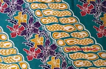 Daya Tarik Batik Tangsel Ada Di Permainan Warna Oleh Ngesti Setyo