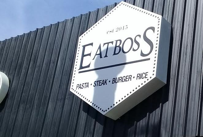 Eat Boss, Kafe Modern dengan Banyak Varian Makanan