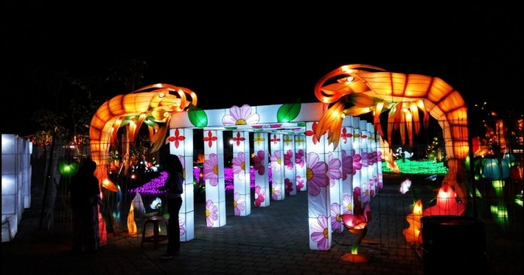 Food Junction Surabaya Makan Sambil Menikmati Danau Food Junction Surabaya Makan Sambil Menikmati Danau