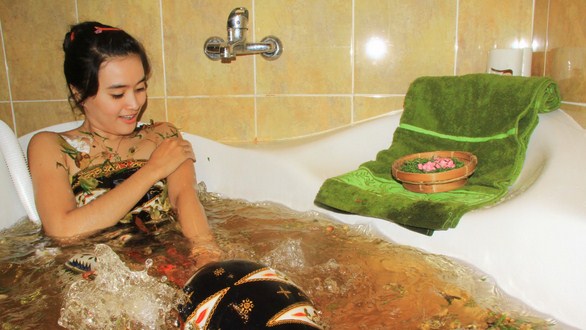 Mengintip Resep Kecantikan Putri Keraton oleh Dewi Sundari Mengintip Resep Kecantikan Putri Keraton oleh Dewi Sundari