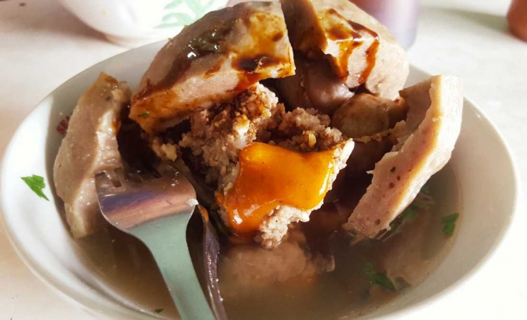 Melahap Bakso Beranak