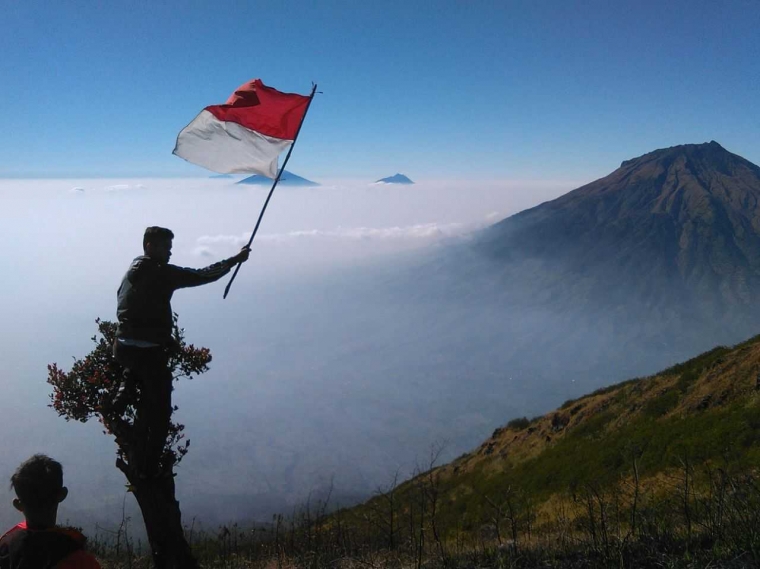 Di Atas Awan Merah Putih Berkibar Kompasiana Com