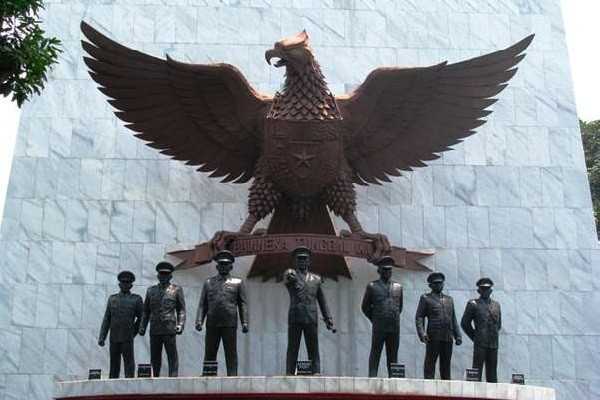 Dampak Film G30S/PKI Dari Perspektif Militer oleh Angra Dampak Film G30S/PKI Dari Perspektif Militer oleh Angra