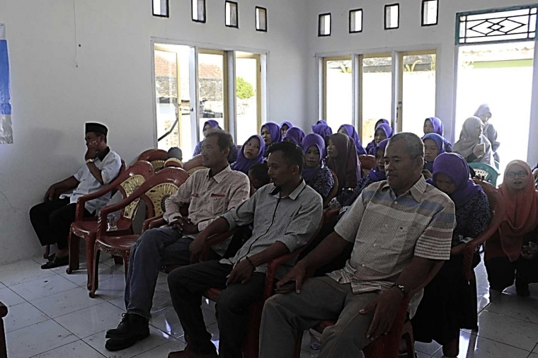 Dosen Dan Mahasiswa Gelar Serangkaian Kegiatan Pengabdian