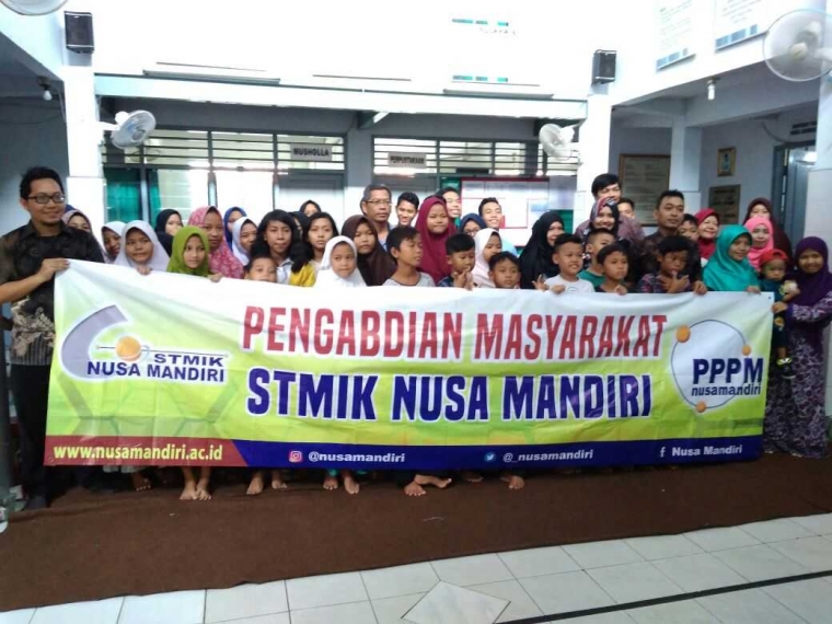 Program Pengabdian Masyarakat Melalui Seminar Kompasiana Com