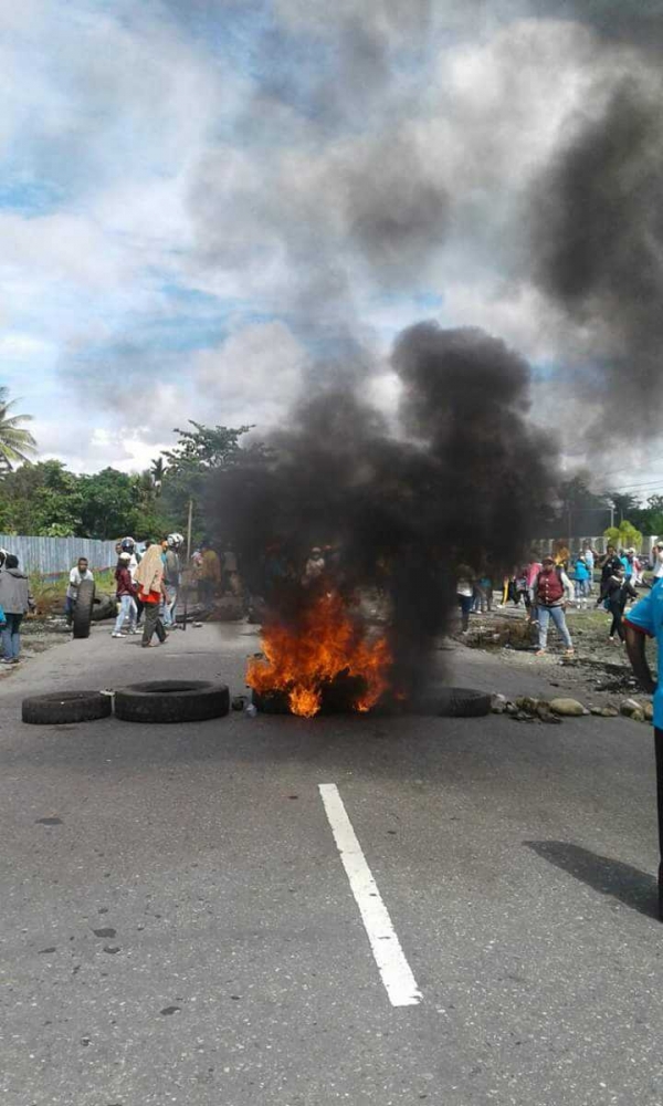 Ada Apa di Balik Aksi Pemalangan Jalan di Tanah Papua?