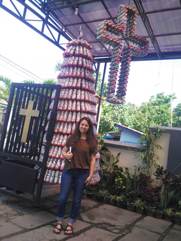 Dekorasi Pohon Natal dari Limbah Plastik Kompasiana com Dekorasi Pohon Natal dari Limbah Plastik Kompasiana com