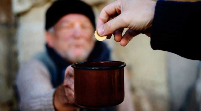 Perbedaan Mendasar Infaq Dan Sedekah Halaman 1 Kompasiana Com