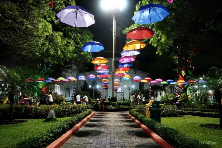 Asyiknya Menikmati Suasana Malam di Kota Lama Semarang