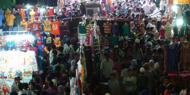 Belanja ke Tanah Abang Tas Sebaiknya Taruh di Depan Belanja ke Tanah Abang Tas Sebaiknya Taruh di Depan