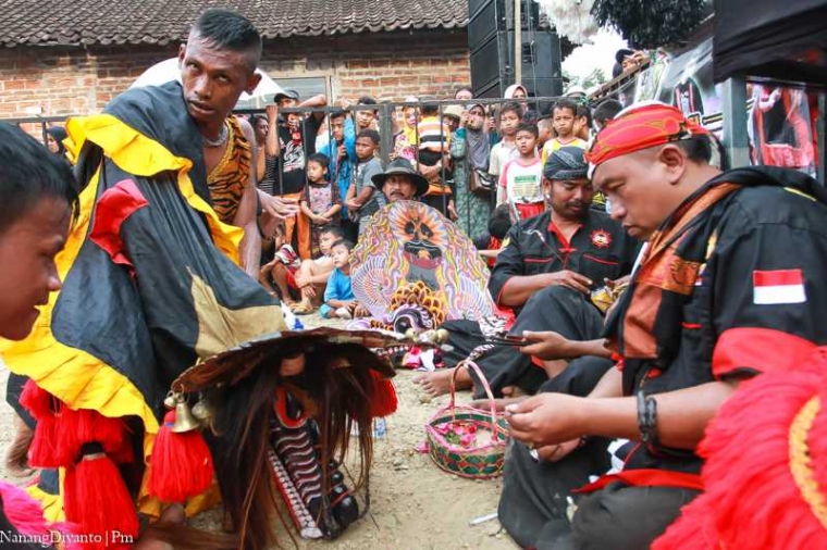 Ini Cara Menyadarkan Orang Kerasukan Pada Seni Jaranan Halaman 1