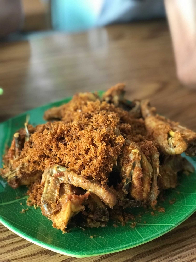 Ayam Goreng Warung Doyong, Keluarga Wajib Diboyong - Kompasiana.com