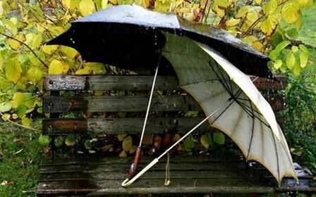 Puisi | Langit September yang Mengirim Hujan Bersama Rinainya