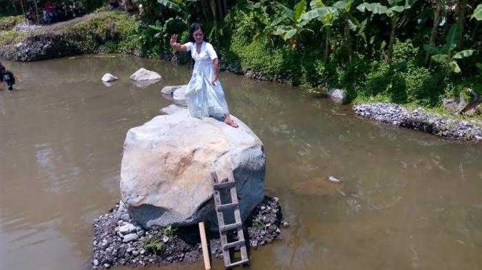 Puisi | Amsal Cinta Kali Boyong