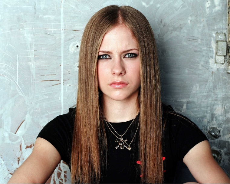 Hubungan Ins Dan Out Of Avril Lavigne