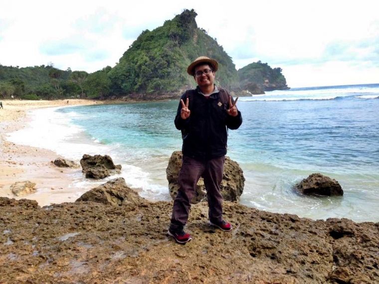 Kisah Harta Karun Anak Kecil di Pantai Batu Bengkung oleh Kisah Harta Karun Anak Kecil di Pantai Batu Bengkung oleh