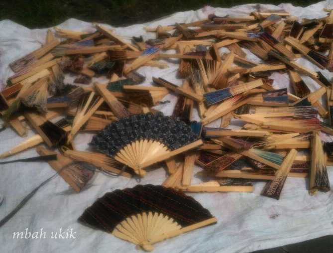 Melihat Pembuatan Kerajinan Kipas Bambu di Bantul Halaman Melihat Pembuatan Kerajinan Kipas Bambu di Bantul Halaman