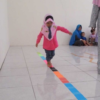 Gambar Orang Berjalan Lurus Gambar Orang Berjalan Lurus