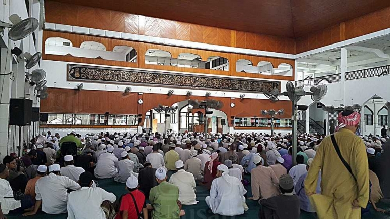 Di Tengah Lautan Jubah Putih Jamaah Tabligh Halaman 1 Di Tengah Lautan Jubah Putih Jamaah Tabligh Halaman 1