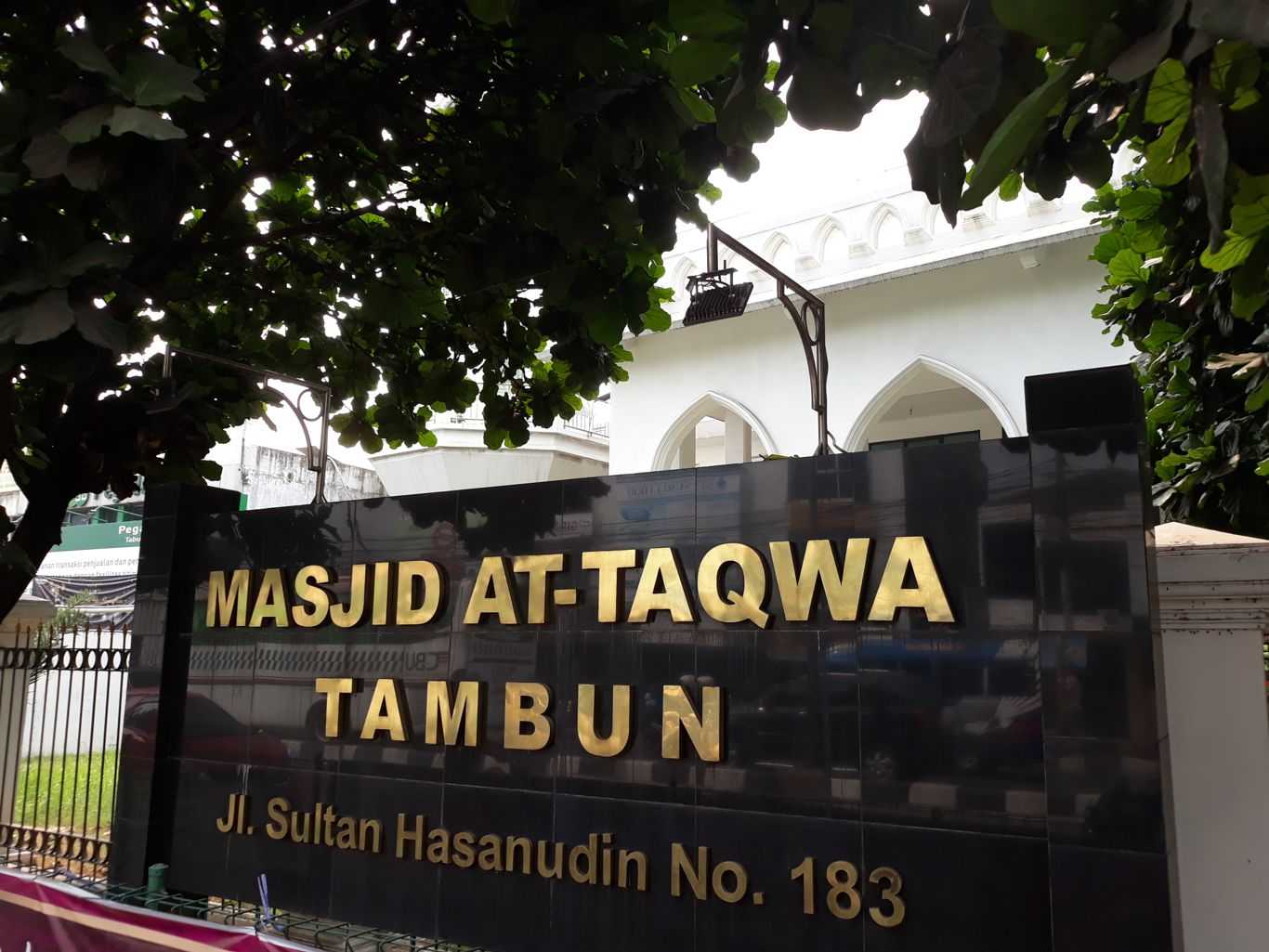 Masjid Putih Sarat Nilai Sejarah di Bekasi