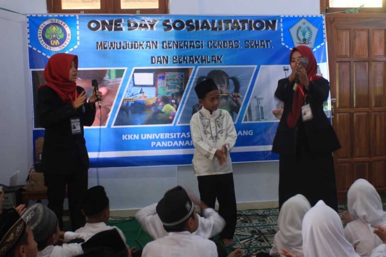 Wujudkan Generasi Cerdas Sehat Dan Berakhlak Mahasiswa Kkn Um 2018 Gelar One Day Socialitation Kompasiana Com