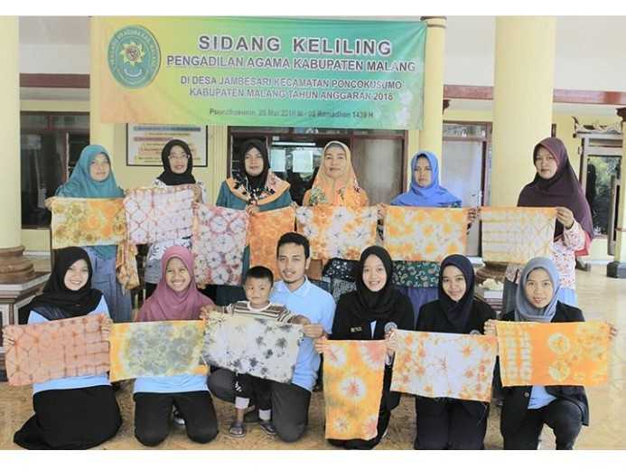 Tingkatkan Kreatifitas PKK melalui Pelatihan Pembuatan Tingkatkan Kreatifitas PKK melalui Pelatihan Pembuatan