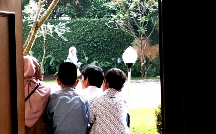 Buah Hati Baru Masuk Pesantren Ini Tips Atasi Rasa Kangen Pada