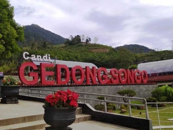 Menikmati Semilir Bayu Berkuda Dan Tebaran Candi Di Gedong Menikmati Semilir Bayu Berkuda Dan Tebaran Candi Di Gedong