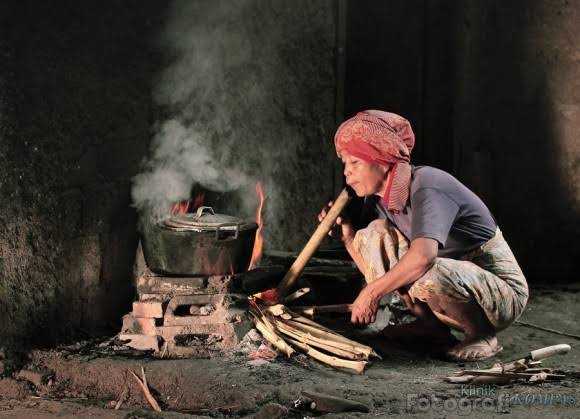 Masak Pakai Kayu Lebih Nikmat Rasanya