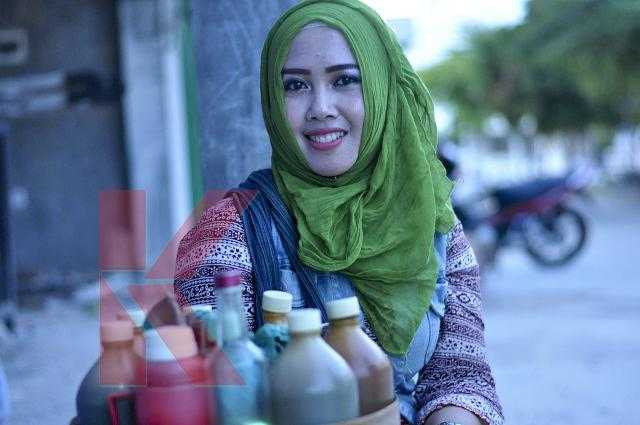 Becak Mbak Fatonah Janda Kembang Penjual Jamu Gendong Becak Mbak Fatonah Janda Kembang Penjual Jamu Gendong
