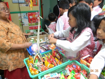 Mengurai Kegagalan Program Makanan Bebas Plastik Di Kantin Mengurai Kegagalan Program Makanan Bebas Plastik Di Kantin