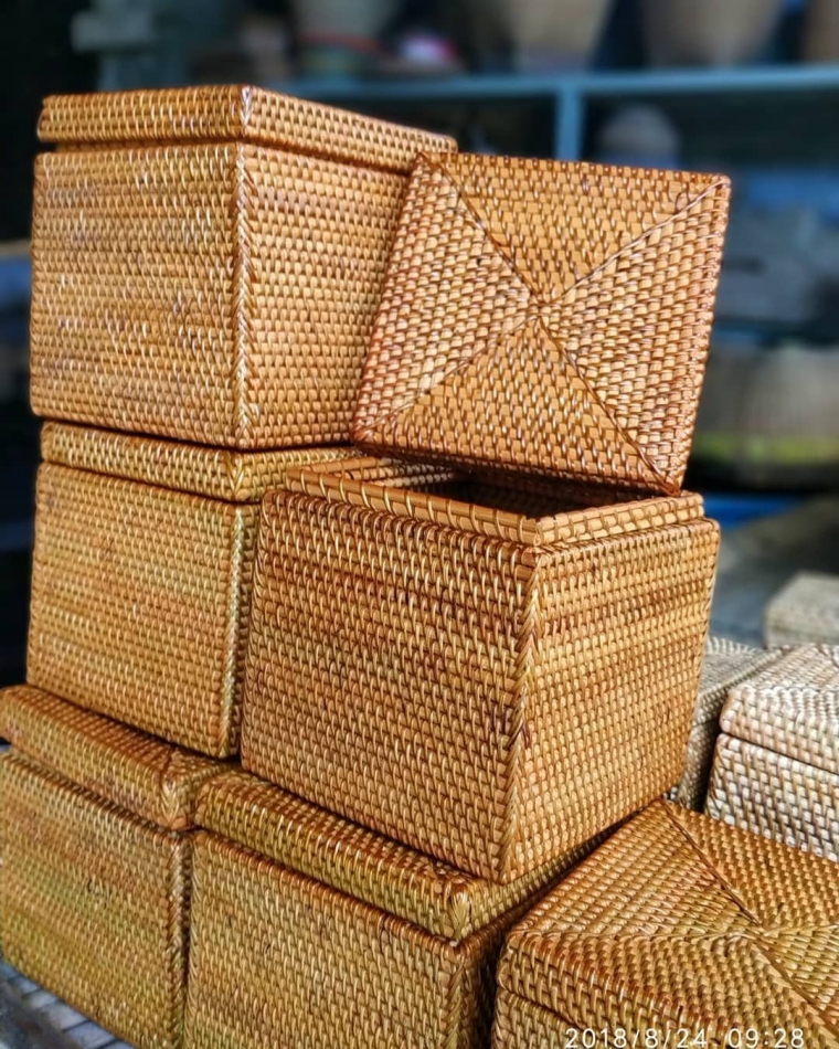 Kerajinan  Tangan Dari  Anyaman Rotan Bisa Dibuat Menjadi   Kerajinan  Tangan Dari  Anyaman Rotan Bisa Dibuat Menjadi